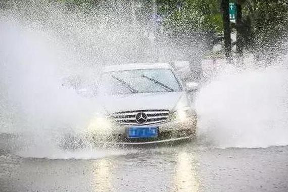 上下班开车这个要了解？前雨刮关不掉?