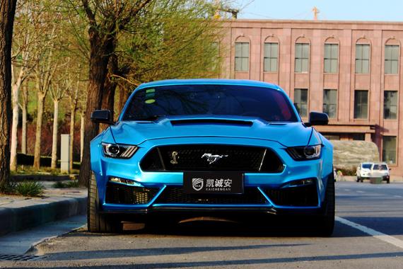 这一匹徜徉海洋的水晶海蓝Mustang看气质