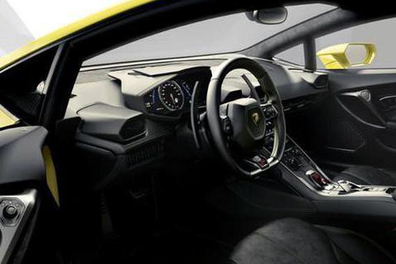 悄悄钻进豪车，小偷却哭下车