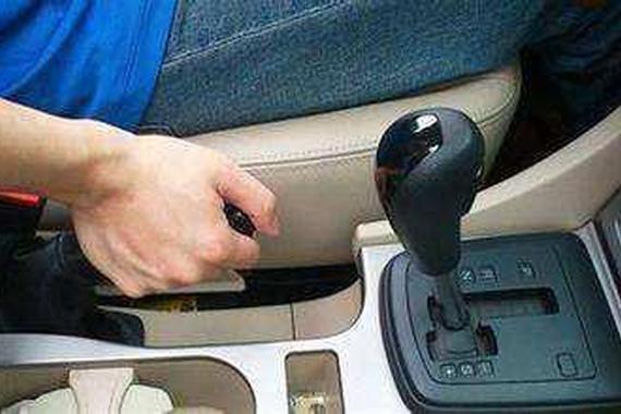 电子手刹和传统手刹有什么区别