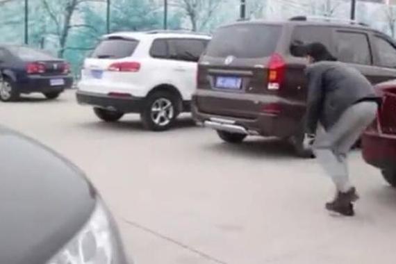 爱车被小偷洗劫，原来只需要几秒钟！