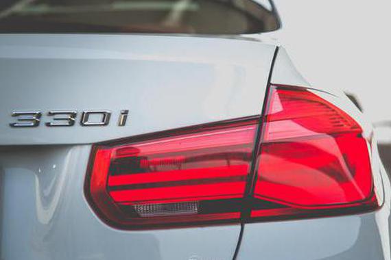 永远年轻，永远热泪盈眶丨试宝马330i M