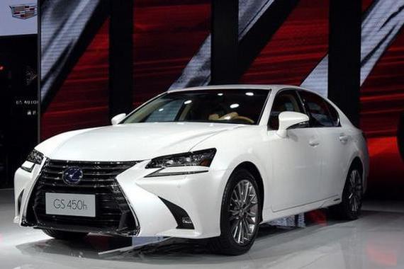 标配14气囊，跟迈腾一样大比E级还贵