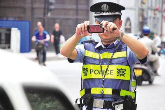 汽车路上事故照片应该这么拍