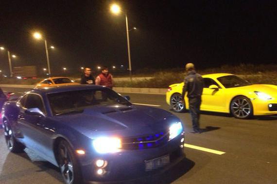 开到时速200以上啥感觉？网友说手心冒汗