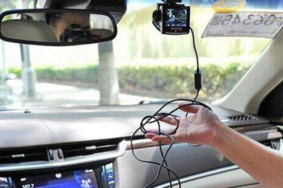 这样安装行车记录仪太危险