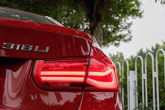 同是宝马3系，80%人纠结选强动力或高配置