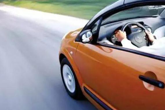 高速路上不能开同侧窗！车窗你真会用吗?