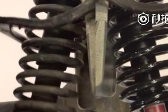 视频:新老避震对比 好避震对车的重要性