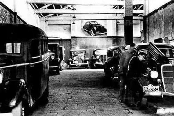 别瞧不起修车工，几十年前人家比你有地位