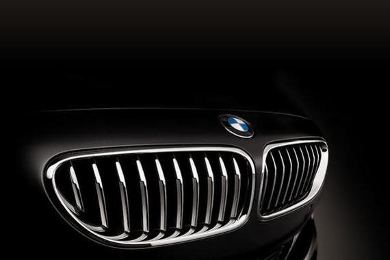 妹子宁愿在宝马里哭，是因为宝马车里有..