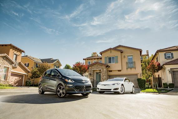 “电”峰对决 | Bolt vs Model S