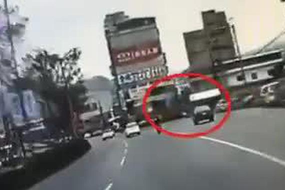 视频：违背人伦！男子愤怒撞死父亲后逃逸