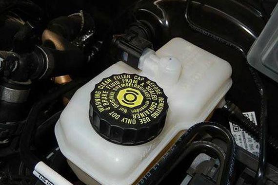 爱车上这些故障不注意 车主小命难保