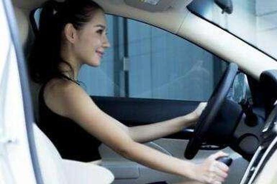 行驶中能不能直接切换到“S”档？