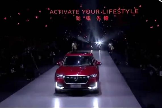 视频：终于登场！宝沃BX5华丽亮相舞台