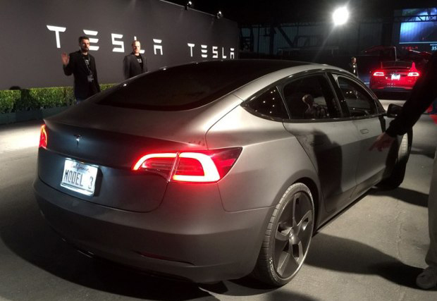 未来推性能版 MODEL 3量产车或6月亮相