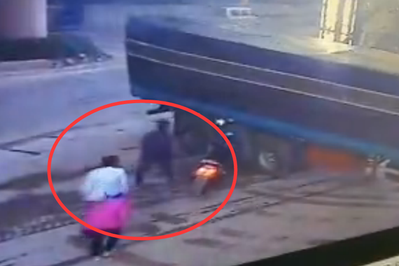 视频：全家出动碰瓷！这个阵仗有点厉害