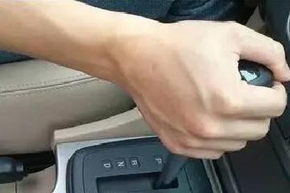 挂N挡滑行？变速箱就是这样被用坏的