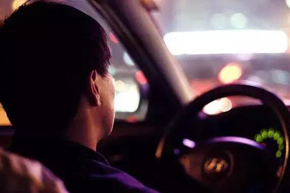 谁都别拦我！碰到这样的司机我一定要揍他