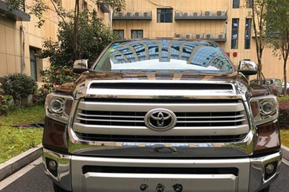 高大威猛的丰田坦途真是没谁了