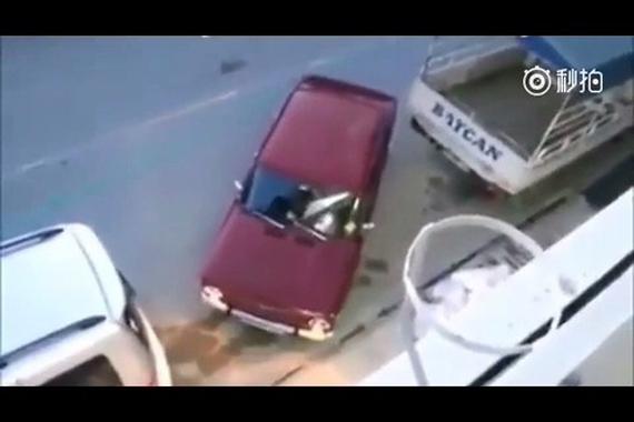 视频：新手醒目！这才是正确的停车法！