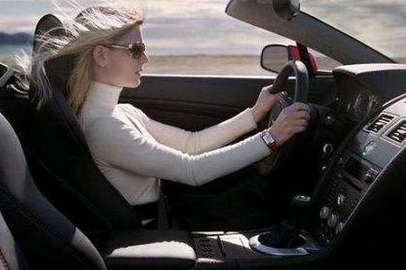 左脚刹车、右脚油门，用人还不在少数！