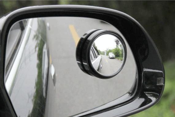 汽车后视镜上的小圆镜要不要装