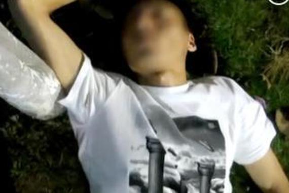 视频：醉酒男连撞2车！绿化带里睡到天亮