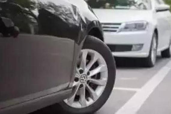 停车方向不回正伤了谁？车主竟不知！