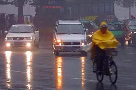雨天开车做到这10点，可以避免90%交通事故
