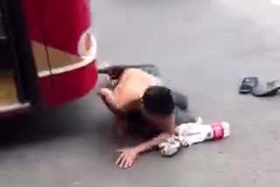 视频：碰瓷虽然很敬业！但演技略显生猛