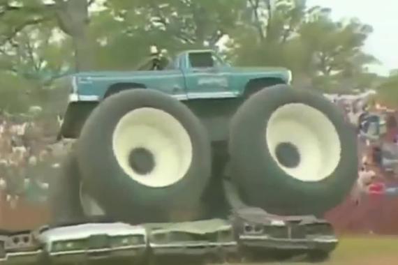 视频：超跑都爱降底盘！越野都爱大轱辘