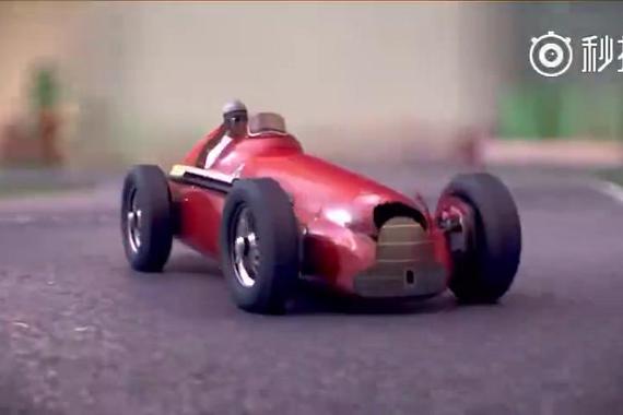 视频：玩具车比赛的形式演示F1的进化
