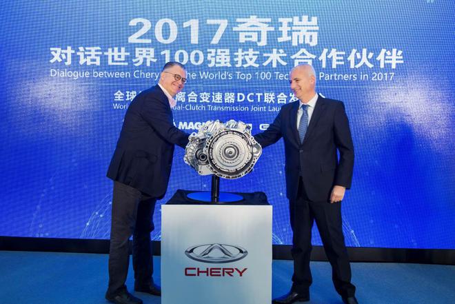 奇瑞上海技术中心负责人Raymond(左)和格特拉克全球DCT平台执行总监Ciro Troisi(右)