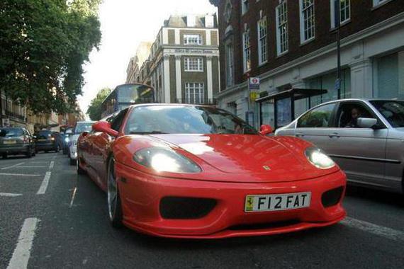 超越五菱宏光！可以坐8人的加长法拉利