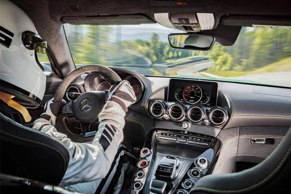 奔驰AMG GTR百公里加速仅需3.6秒