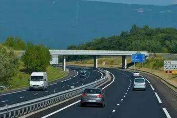 新手司机上了高速不要慌，这几点要注意？