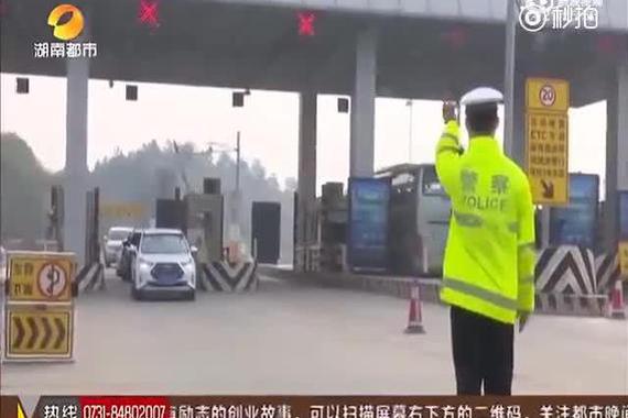 49岁大叔无证驾驶被查 谎报94年出生