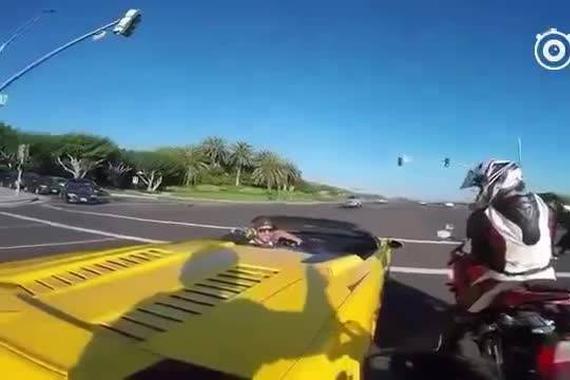 巅峰对决！兰博基尼小牛vs宝马S1000RR