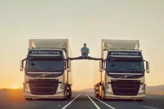 尚格云顿一字马挑战沃尔沃卡车