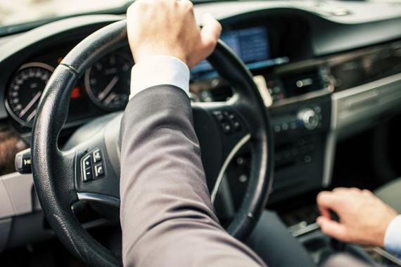 视频：爱车的方向盘慢慢变沉？应该警惕了