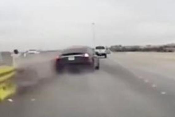 视频：特斯拉又撞！自动驾驶还有多远？