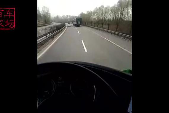 视频:高速上竟然看到了火车，什么情况？