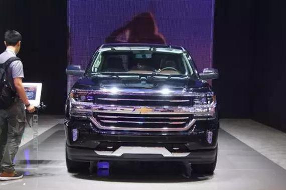 这才是好车 啥油都喝 啥路都能开