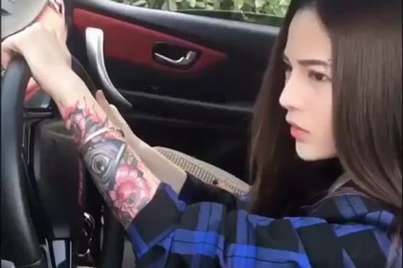 视频：练车的时候这样打方向盘？笑死了