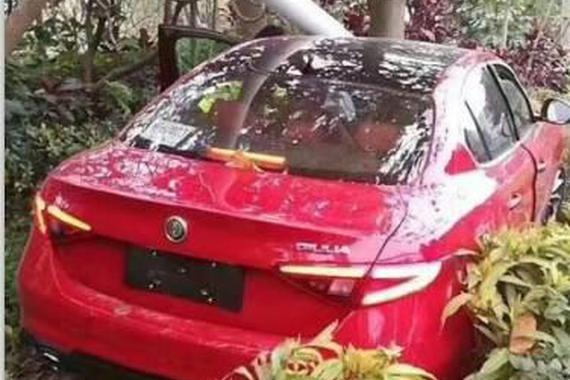 悲伤！阿尔法·罗密欧Guilia 媒体试驾成全国首撞 