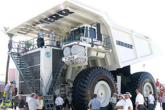 世界上最大的车，V20发动机，90L排量