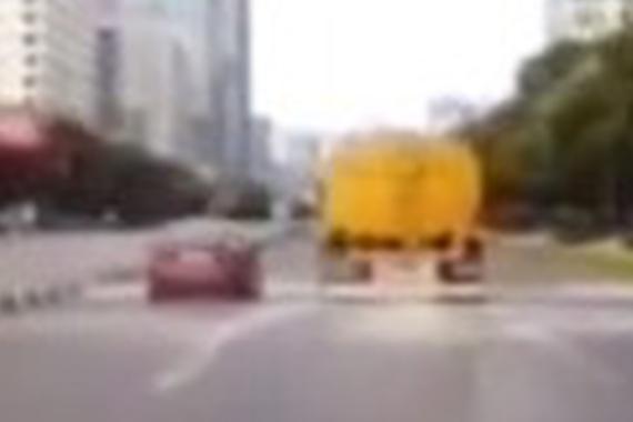 视频：从未见过如此厚颜无耻的司机！