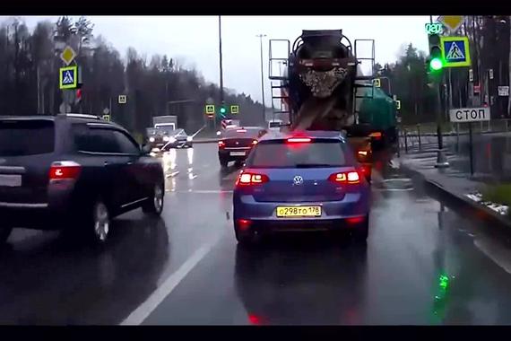 小心！行车记录仪下的真实恐怖车祸